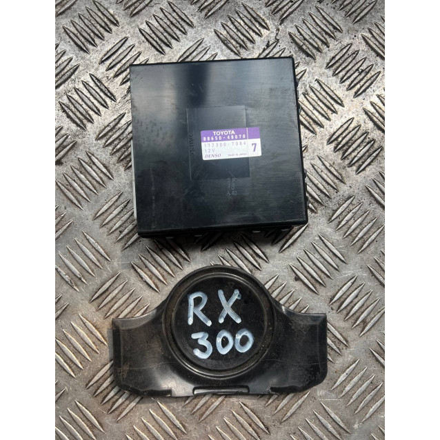 Блок управления климат-контроля Lexus RX300 (2003-2008) 8865048070