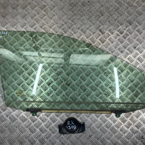 Стекло двери  переднее правое Lexus RX30 (2003-2006) 6810148070