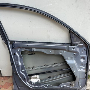 Дверь передняя левая Mazda 3 (2003-2009) BNYV5902XJ BNYV5902XG