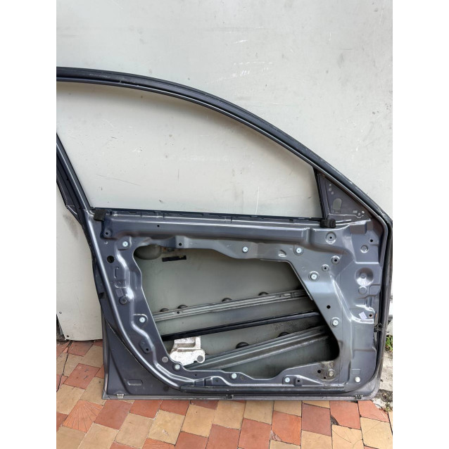 Дверь передняя левая Mazda 3 (2003-2009) BNYV5902XJ BNYV5902XG