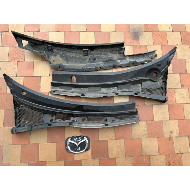Жабо пластик панель під лобове скло (двірники) Mazda 3 (2003-2009) BN8V507R0G BN8V507R0C BP4K507P1A