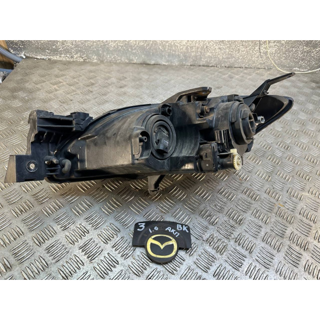 Фара правая Mazda 3 (2003-2009) BN8V510K0D BN8V510K0E BN8V510K0C  *Дефект крепления ( подпаяно)