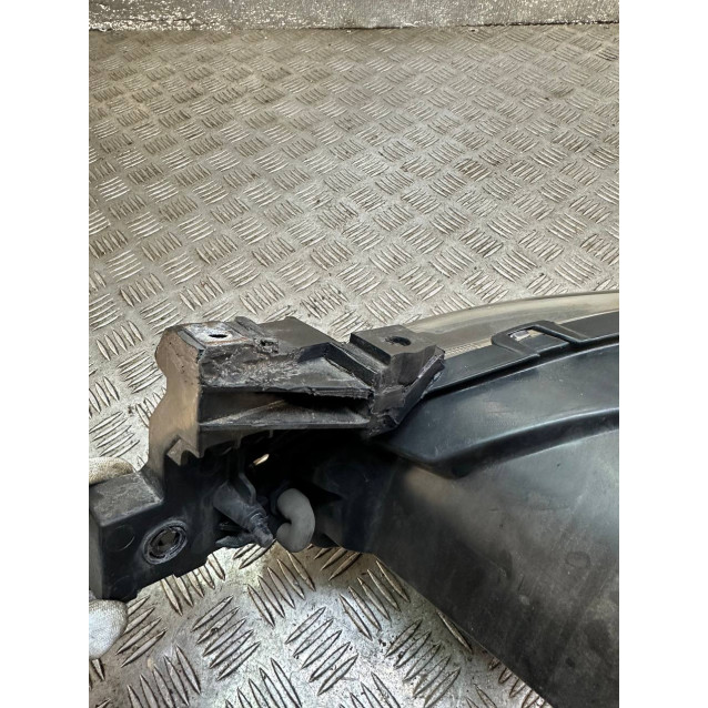 Фара правая Mazda 3 (2003-2009) BN8V510K0D BN8V510K0E BN8V510K0C  *Дефект крепления ( подпаяно)