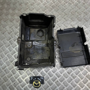 Корпус полка аккумулятора пластик Mazda 3 (2003-2009) Z60118593