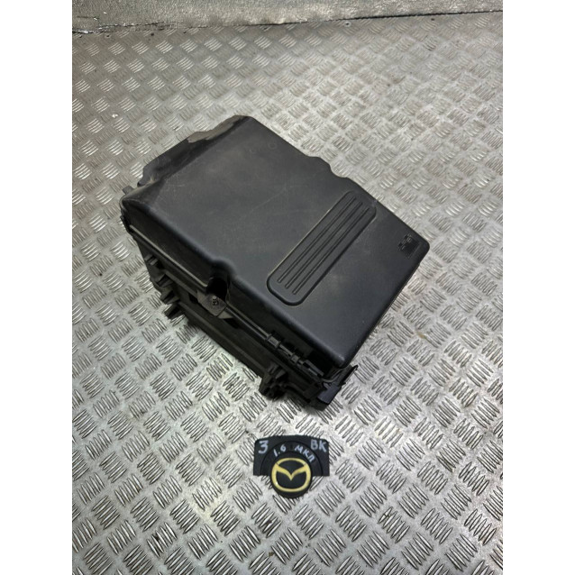 Корпус полка аккумулятора пластик Mazda 3 (2003-2009) Z60118593