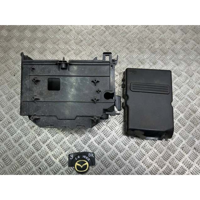 Корпус полка аккумулятора пластик Mazda 3 (2003-2009) Z60118593