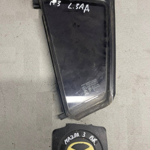 Стекло двери заднее правое (форточка) Mazda 3 (2003-2009) BN8V72661A