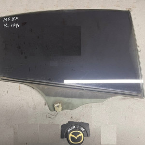 Стекло двери заднее правое Mazda 3 (2003-2009) BN8V72511A BAN672511