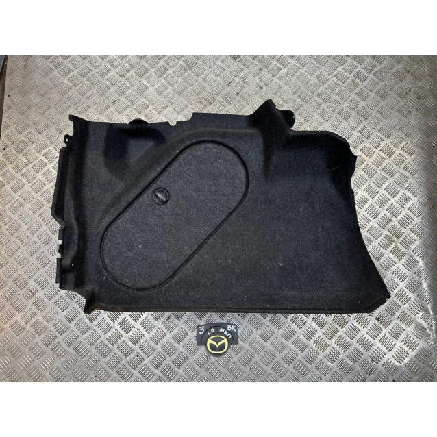 Обшивка накладка внутренняя багажника Mazda 3 (03-09) BN8V68850C