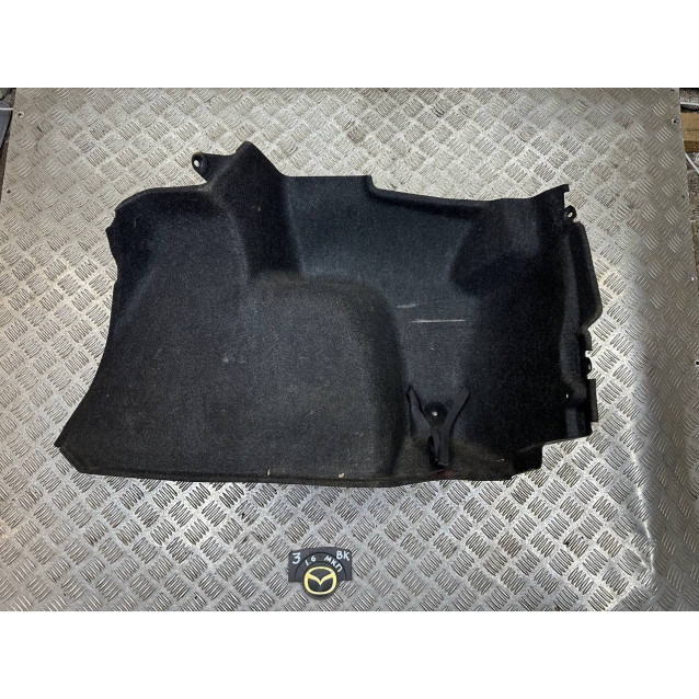 Обшивка накладка внутренняя багажника Mazda 3 (03-09) BN8V68870C правая