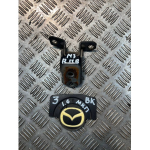 Петля двери передней правой верх Mazda 3 (2003-2009) F15158210 F15159210A
