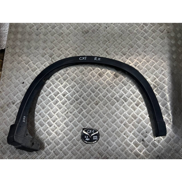 Расширитель Накладка крила передня права Mazda CX-5 (2012-2017) KD5351W20C KD5351W20B