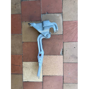 Петля капота права Mazda CX-7 (2006-2012) EG2152410C EG2152410B