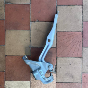 Петля капота ліва Mazda CX-7 (2006-2012) EG2152420B EG2152420C