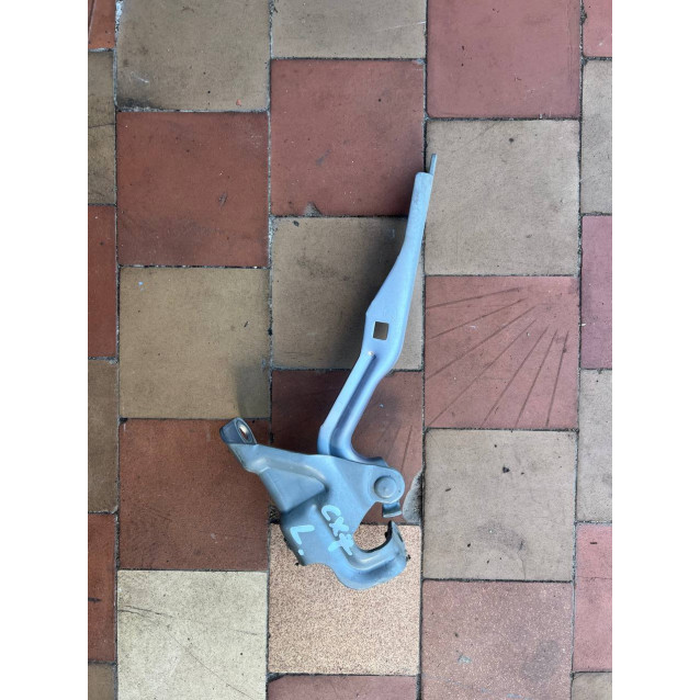 Петля капота ліва Mazda CX-7 (2006-2012) EG2152420B EG2152420C