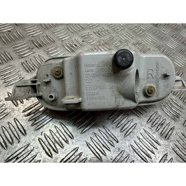 Катафот (отражатель) правый в бампера Mazda CX-7 (2006-2012) EH1051650