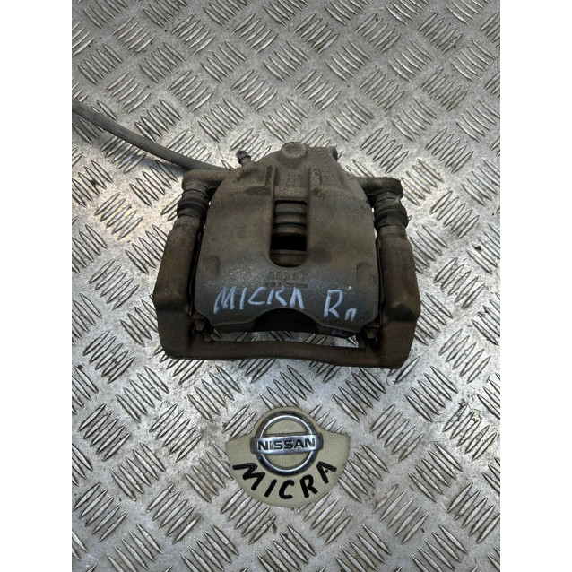 Супорт передній правий Nissan Micra K12 (2002-2011) 41001AX60A 