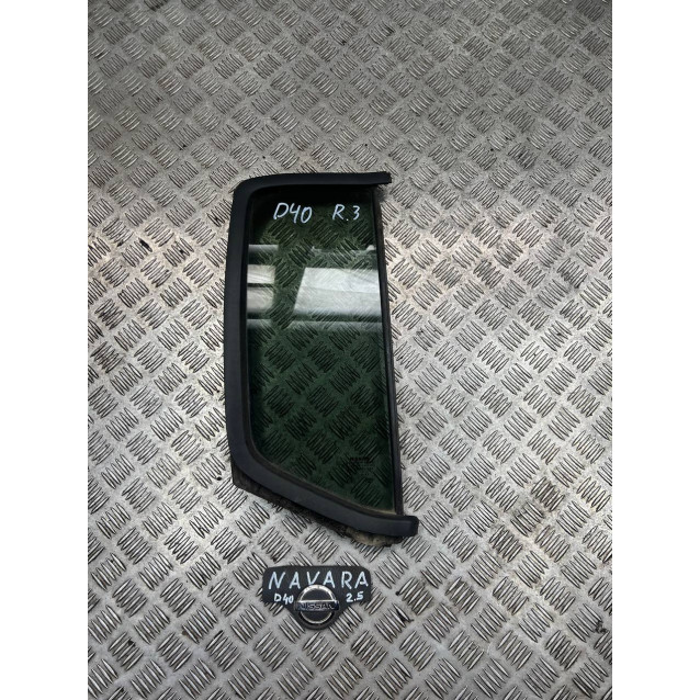 Стекло двери заднее правое (форточка) Nissan Navara D40 (2005-2013) 82262EB320 