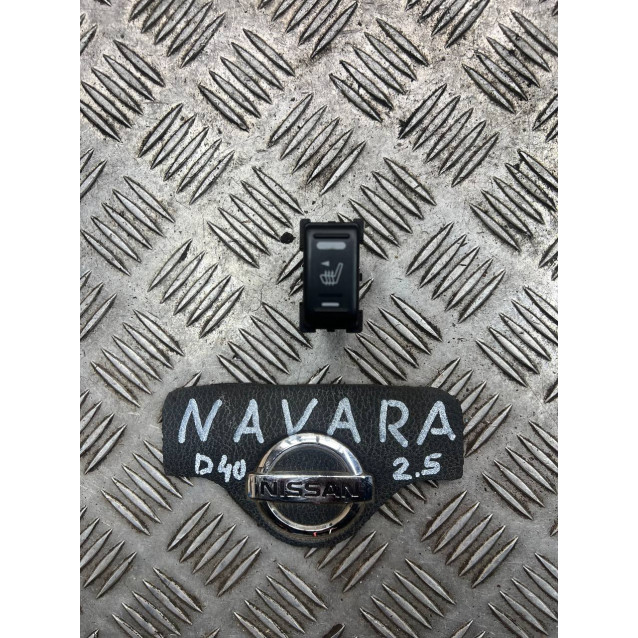 Кнопка подогрева сидения Nissan Navara D40 (2005-2013) 25500AX600