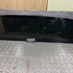 Стекло заднее в кузов Nissan Navara D40 (2005-2014) 79700EB300