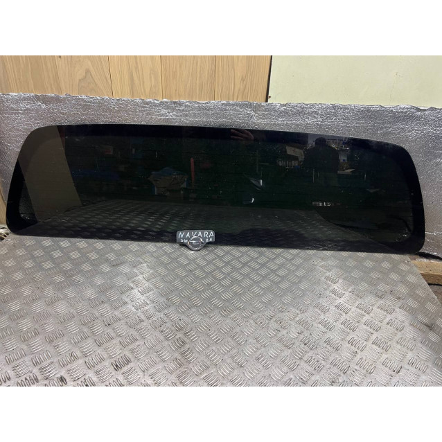 Стекло заднее в кузов Nissan Navara D40 (2005-2014) 79700EB300