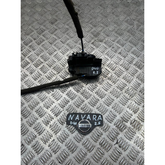 Замок двери задний правый Nissan Navara D40 (2005-2013) 82500EB324 