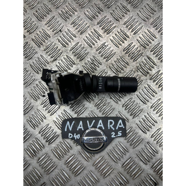 Переключатель подрулевой правый Nissan Navara D40 (2005-2010) 25260EB61A