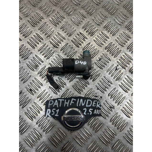 Моторчик насос омывателя стекла Nissan Navara D40 (2005-2013) 28920EB300