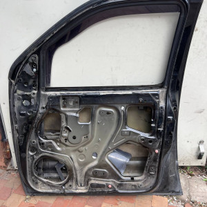 Дверь передняя правая Nissan Navara  D40 (2005-2013) 80100EB330