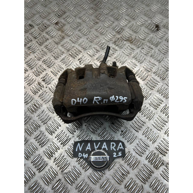 Супорт передній правий Nissan Navara D40 (2005-2013) 41001EB30A