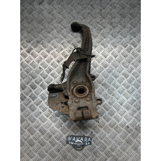 Кулак поворотный правый (цапфа) Nissan Navara D40 (2005-2013) 400145X00C 40014EB000