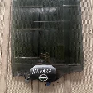 Стекло двери заднее правое Nissan Navara D40 (2005-2013) 82300EB320
