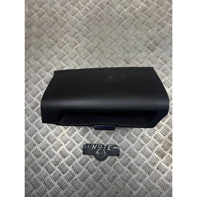 Бардачок крышка Nissan Note E11(2006-2013) 68510BH10A