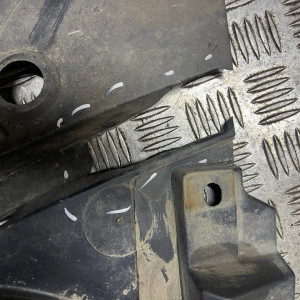 Подкрылок передний левый Nissan Note E11 (2006-2013) 638439U000 638439U05A *дефект