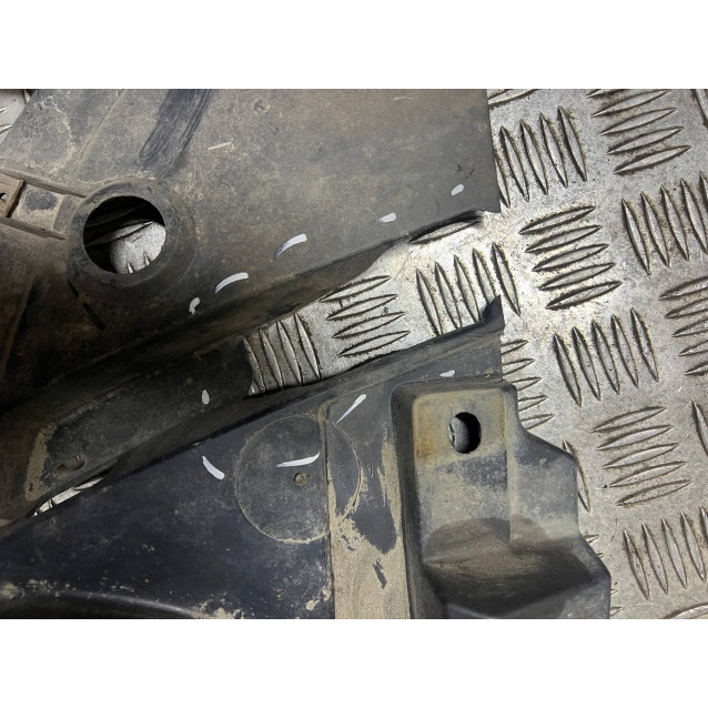 Подкрылок передний левый Nissan Note E11 (2006-2013) 638439U000 638439U05A *дефект