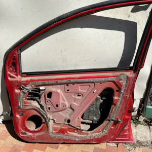 Дверь передняя правая Nissan Note E11 (06-13) H01529U0M0