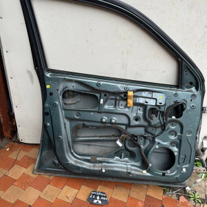 Дверь передняя левая Nissan Note E11 (06-13) H01539U0M0