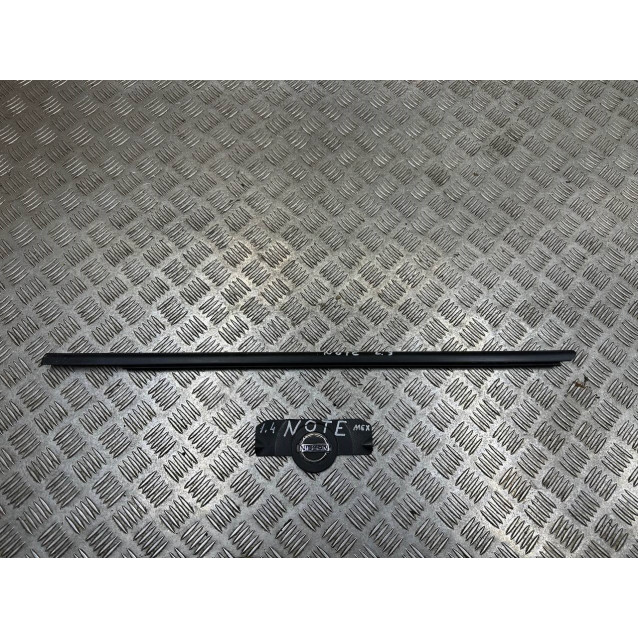 Молдинг стекла двери левый задний Nissan Note E11(2006-2013) 828219U000