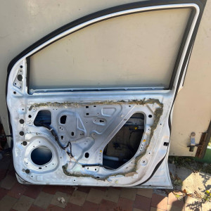 Дверь передняя правая Nissan Note E11 (06-13) H01529U0M0