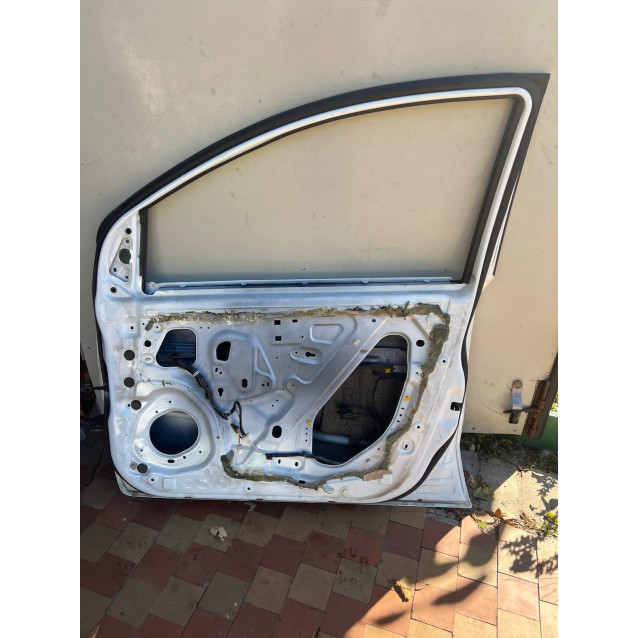 Дверь передняя правая Nissan Note E11 (06-13) H01529U0M0