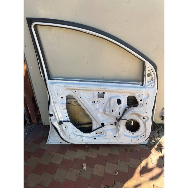 Дверь передняя левая  Nissan Note E11(2006-2013) H01539U0M0