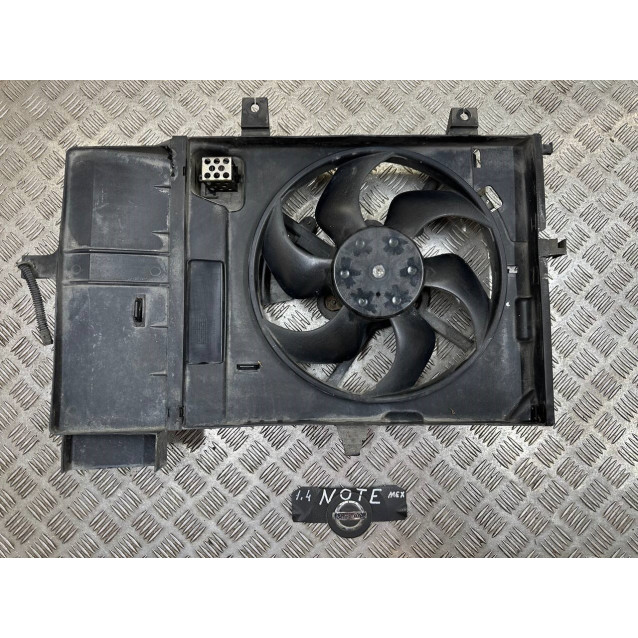 Диффузор с вентилятором радиатора Nissan Note E11(06-13) 21481AX800
