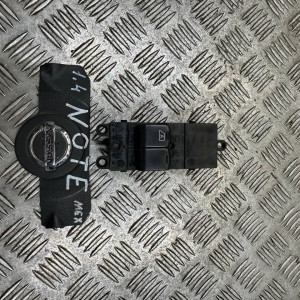 Блок управления стеклоподъемниками Nissan Note E11(06-13) 25401BH13B