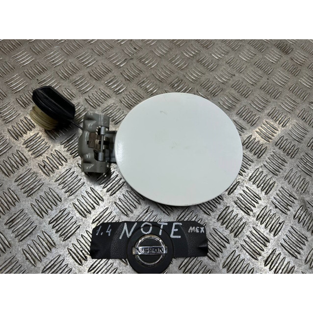 Лючок бензобака Nissan Note (E11) (2006-2013) 788309U00A