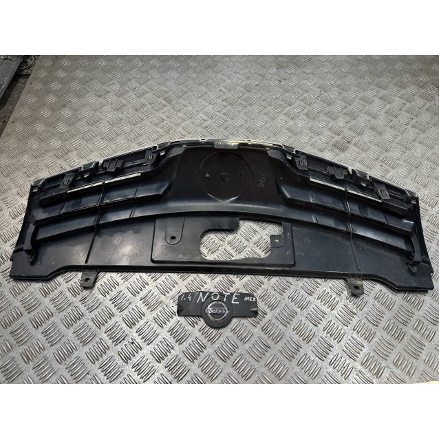 Рещітка радіатора Nissan Note E11(2006-2013) 62310BH00H