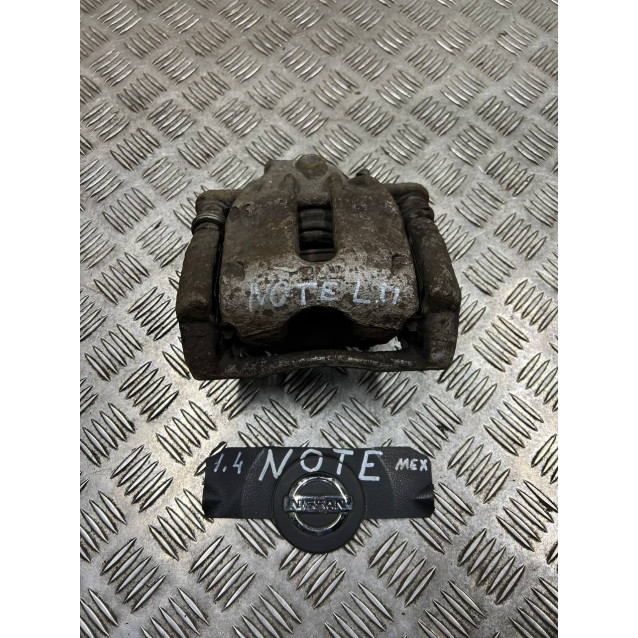 Супорт передній лівий Nissan Note (E11) (2006-2013) 41011AX601