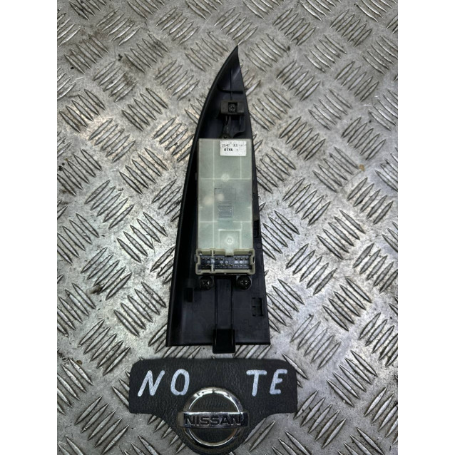 Блок управления стеклоподъемниками Nissan Note E11(06-13) 254019U11A
