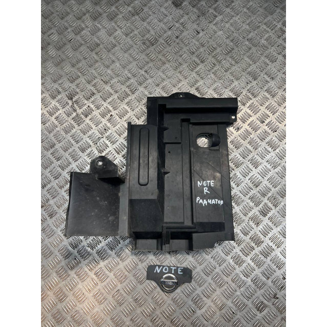 Воздуховод (дефлектор) радиатора правый Nissan Note E11(2006-2013) 628229U000