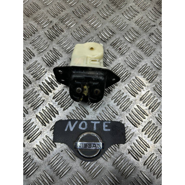 Замок крышки багажника Nissan Note (E11) (2006-2013) 90502EN000