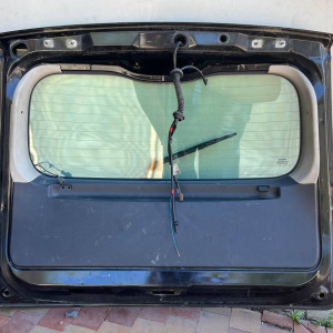 Крышка багажника со стеклом Nissan Note E11(2006-2013) K01009U0MA